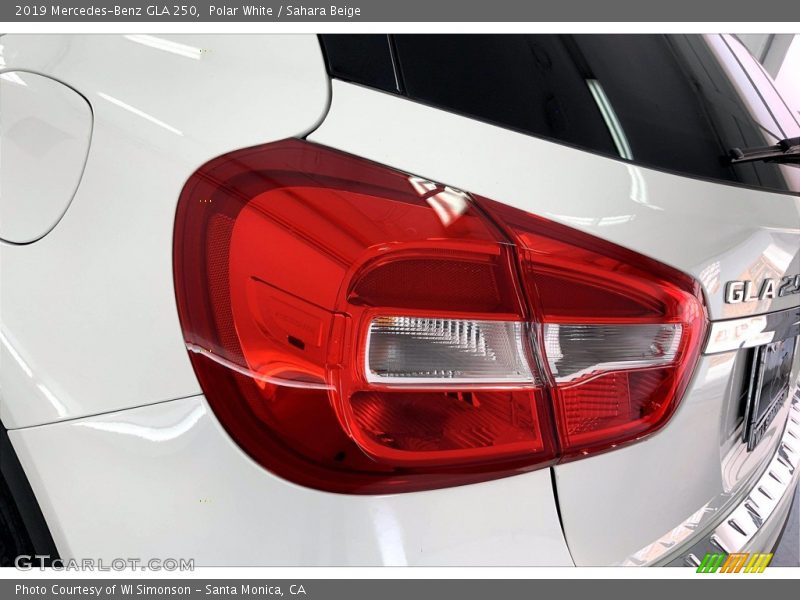 Polar White / Sahara Beige 2019 Mercedes-Benz GLA 250