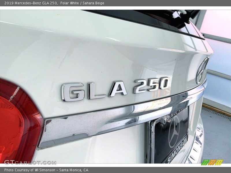 Polar White / Sahara Beige 2019 Mercedes-Benz GLA 250