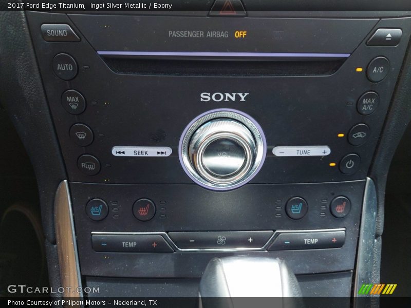 Ingot Silver Metallic / Ebony 2017 Ford Edge Titanium