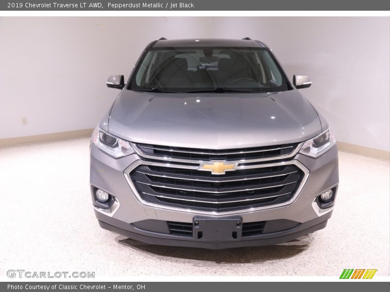 Pepperdust Metallic / Jet Black 2019 Chevrolet Traverse LT AWD