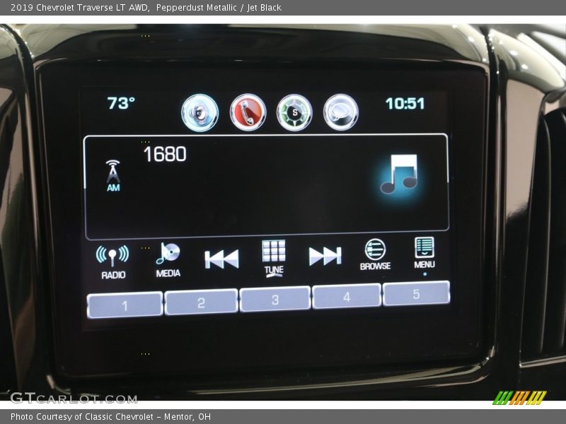 Pepperdust Metallic / Jet Black 2019 Chevrolet Traverse LT AWD