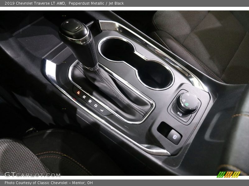 Pepperdust Metallic / Jet Black 2019 Chevrolet Traverse LT AWD