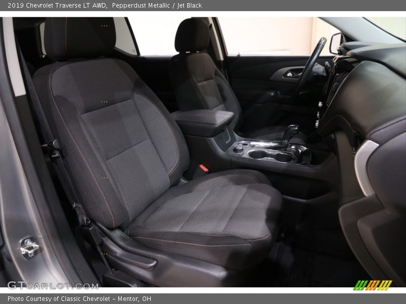 Pepperdust Metallic / Jet Black 2019 Chevrolet Traverse LT AWD