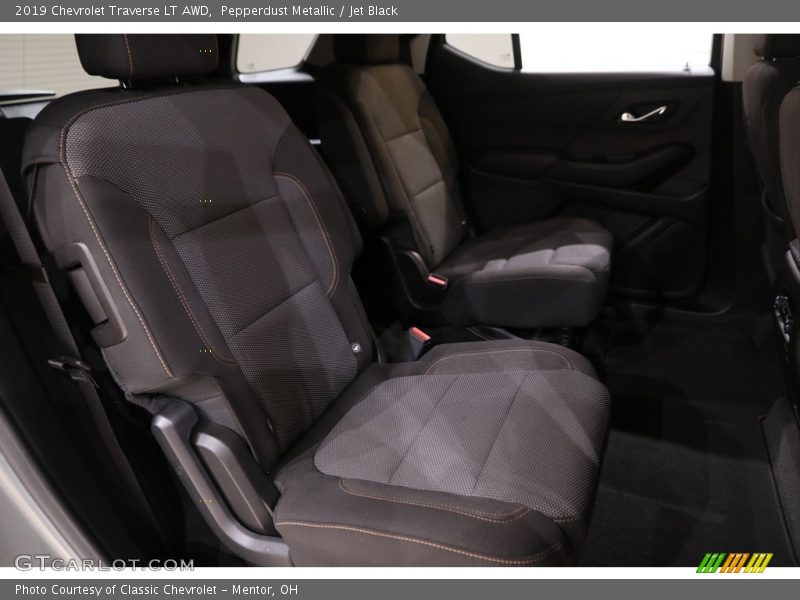 Pepperdust Metallic / Jet Black 2019 Chevrolet Traverse LT AWD