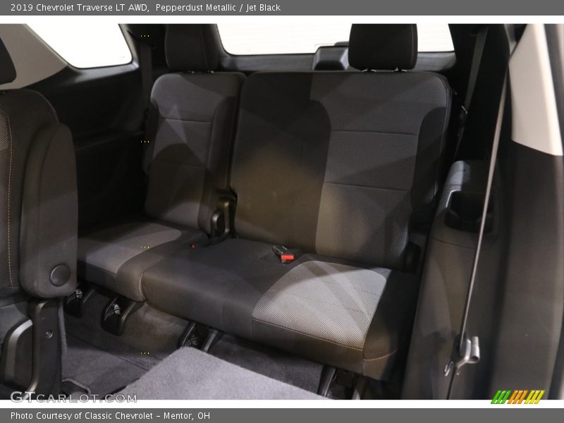 Pepperdust Metallic / Jet Black 2019 Chevrolet Traverse LT AWD