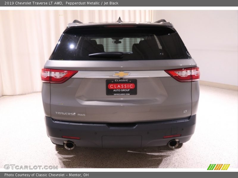 Pepperdust Metallic / Jet Black 2019 Chevrolet Traverse LT AWD
