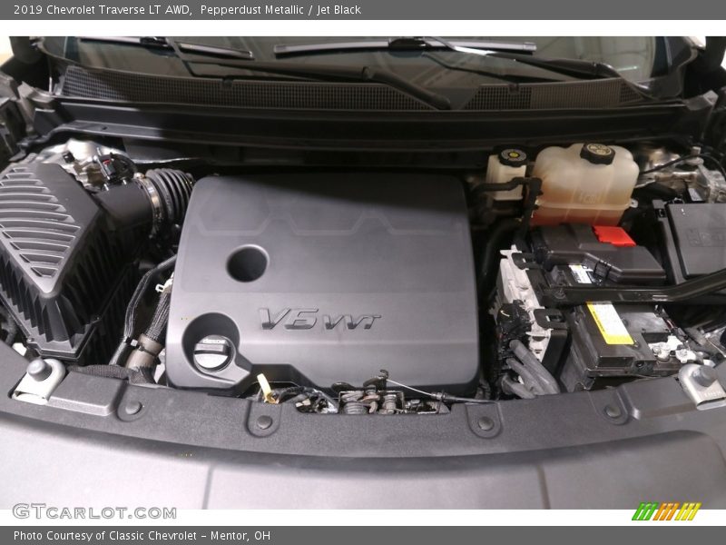 Pepperdust Metallic / Jet Black 2019 Chevrolet Traverse LT AWD