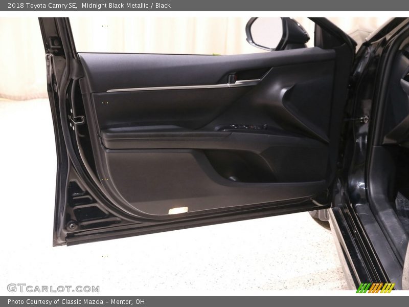 Midnight Black Metallic / Black 2018 Toyota Camry SE