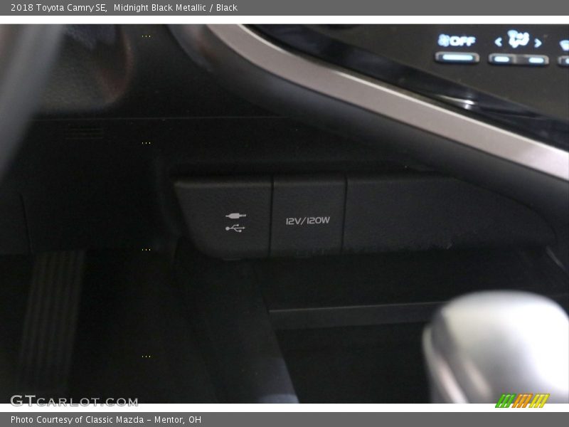 Midnight Black Metallic / Black 2018 Toyota Camry SE