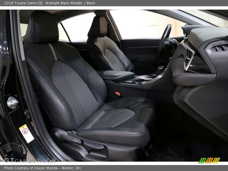 Midnight Black Metallic / Black 2018 Toyota Camry SE
