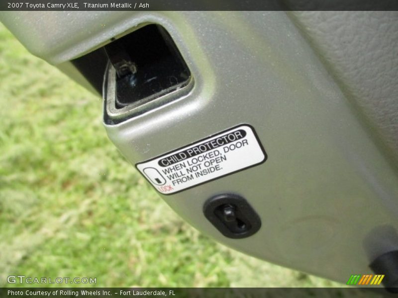 Titanium Metallic / Ash 2007 Toyota Camry XLE