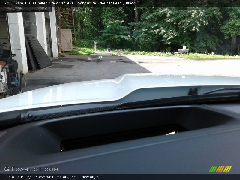Ivory White Tri-Coat Pearl / Black 2021 Ram 1500 Limited Crew Cab 4x4