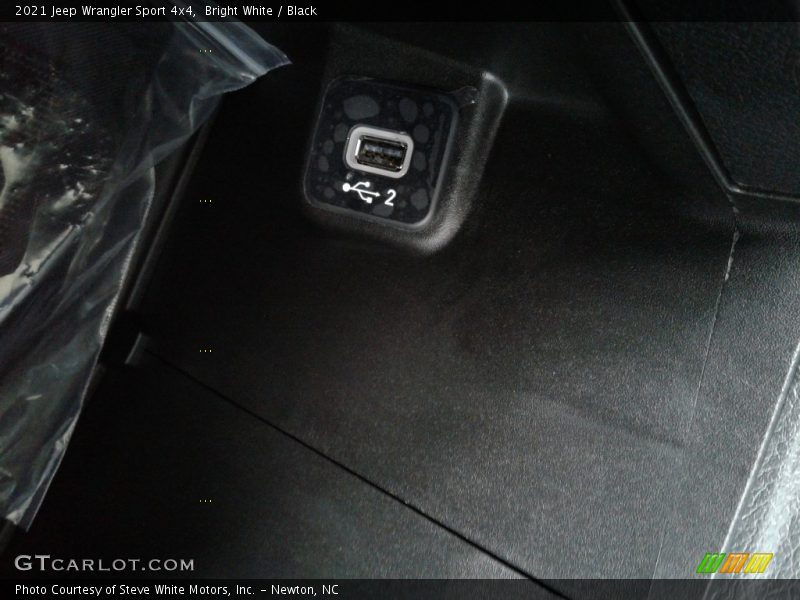Bright White / Black 2021 Jeep Wrangler Sport 4x4