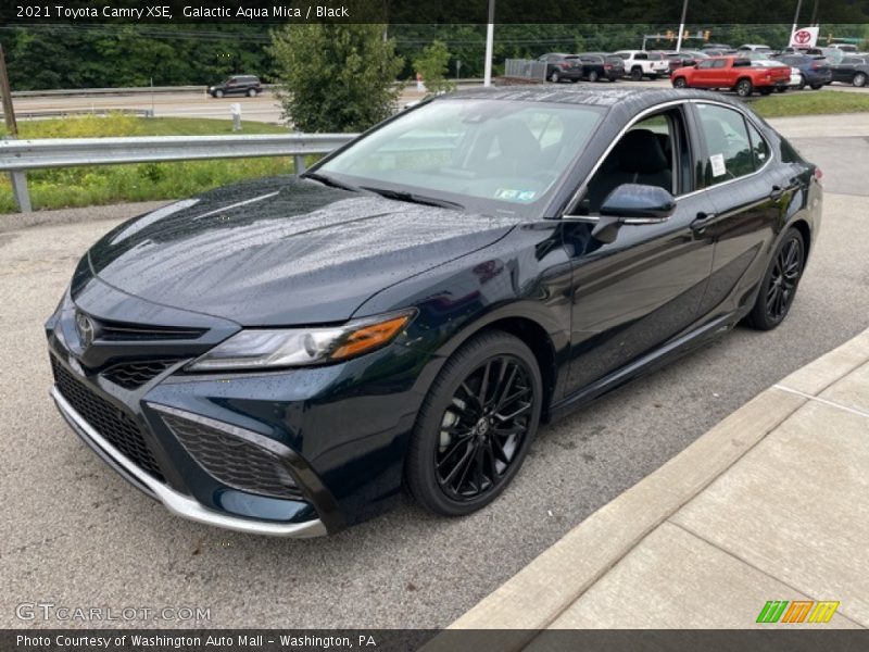 Front 3/4 View of 2021 Camry XSE