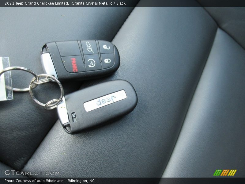 Granite Crystal Metallic / Black 2021 Jeep Grand Cherokee Limited