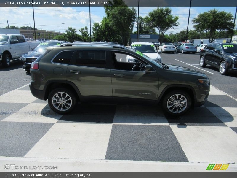 Olive Green Pearl / Black 2019 Jeep Cherokee Latitude Plus