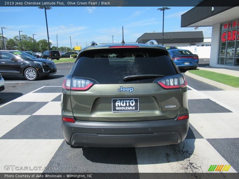 Olive Green Pearl / Black 2019 Jeep Cherokee Latitude Plus