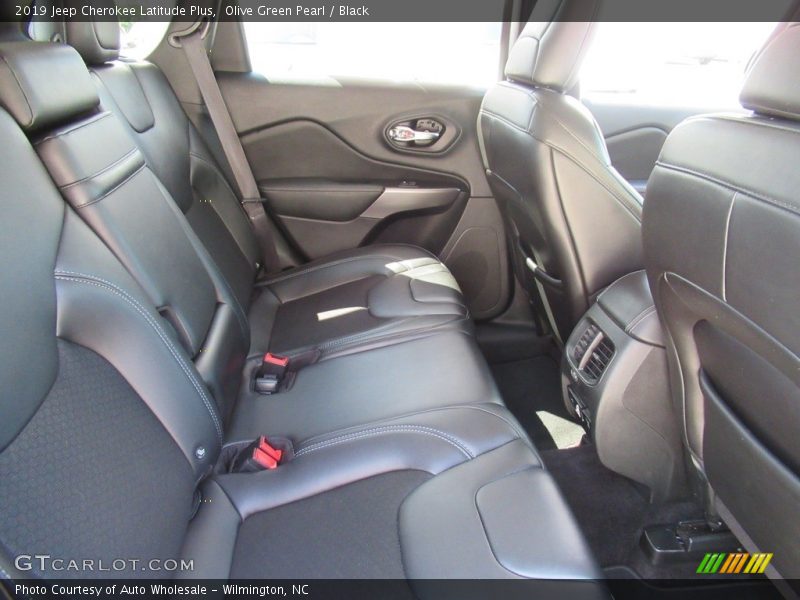 Olive Green Pearl / Black 2019 Jeep Cherokee Latitude Plus