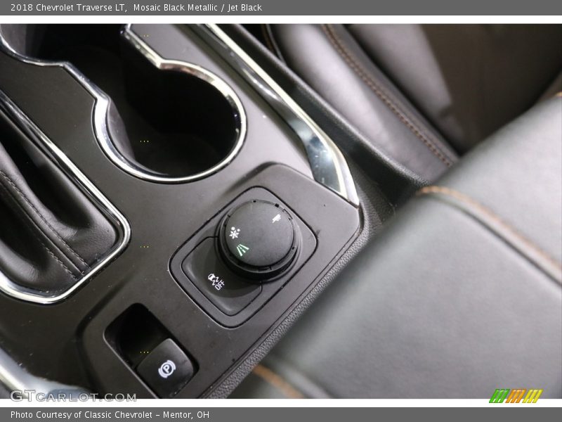 Mosaic Black Metallic / Jet Black 2018 Chevrolet Traverse LT
