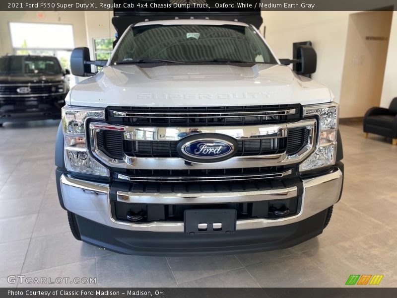 Oxford White / Medium Earth Gray 2021 Ford F550 Super Duty XL Regular Cab 4x4 Chassis Dump Truck