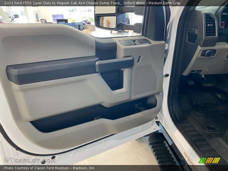 Oxford White / Medium Earth Gray 2021 Ford F550 Super Duty XL Regular Cab 4x4 Chassis Dump Truck