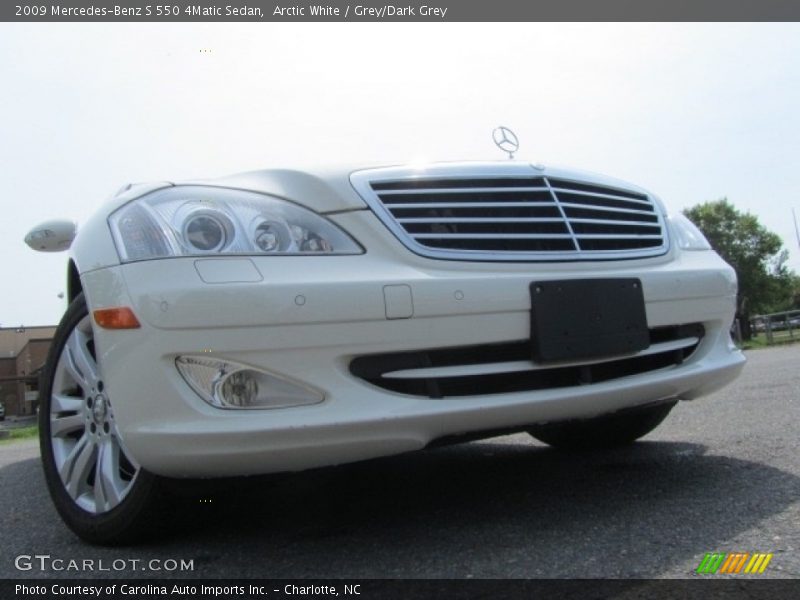 Arctic White / Grey/Dark Grey 2009 Mercedes-Benz S 550 4Matic Sedan