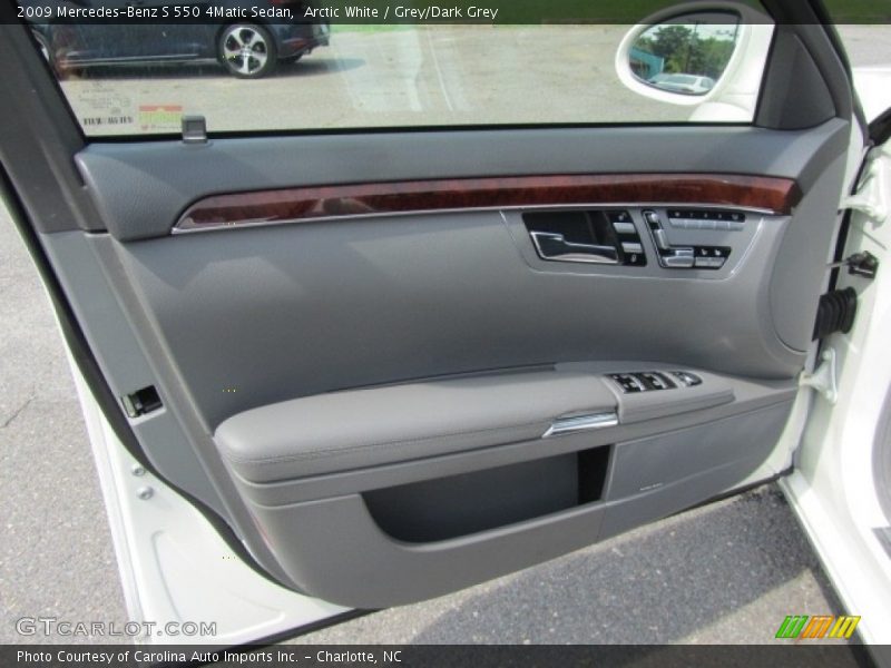 Arctic White / Grey/Dark Grey 2009 Mercedes-Benz S 550 4Matic Sedan