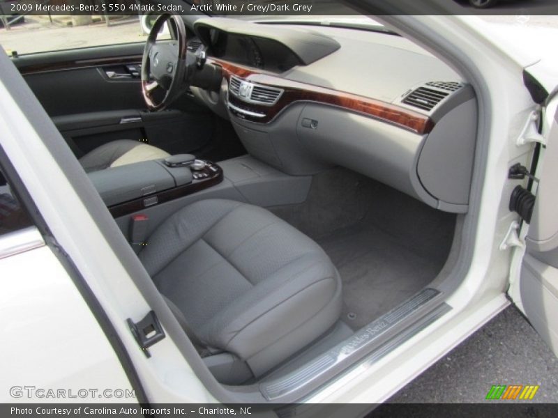 Arctic White / Grey/Dark Grey 2009 Mercedes-Benz S 550 4Matic Sedan