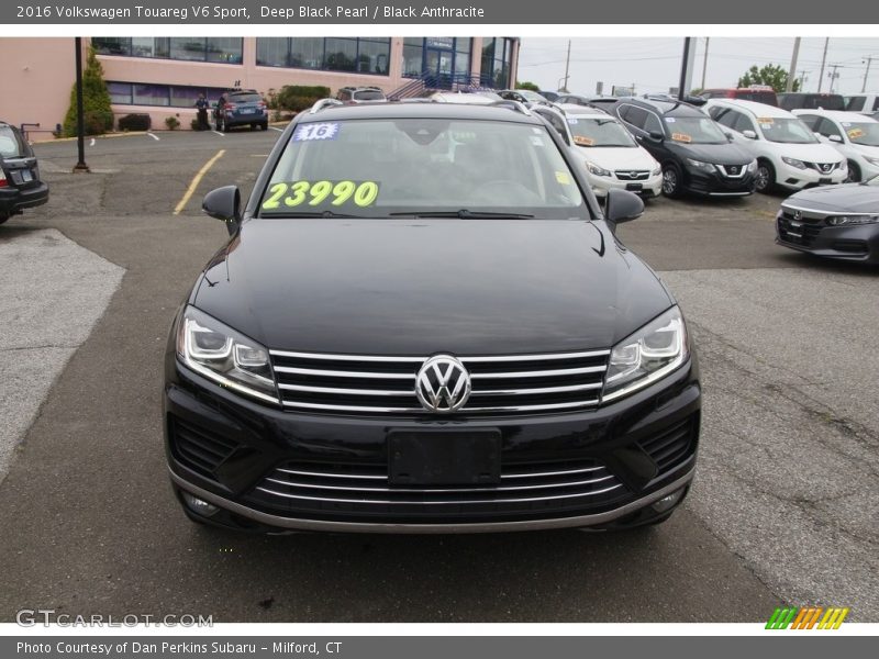 Deep Black Pearl / Black Anthracite 2016 Volkswagen Touareg V6 Sport