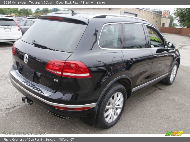 Deep Black Pearl / Black Anthracite 2016 Volkswagen Touareg V6 Sport