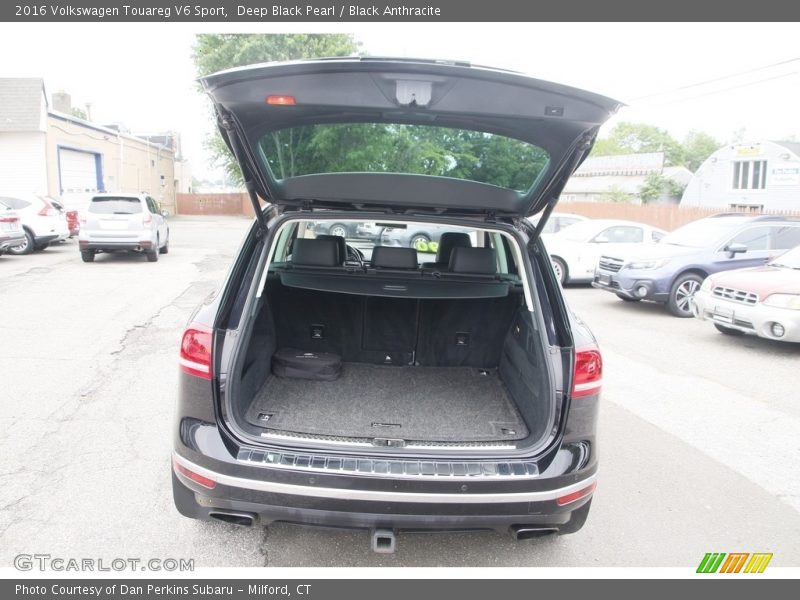 Deep Black Pearl / Black Anthracite 2016 Volkswagen Touareg V6 Sport