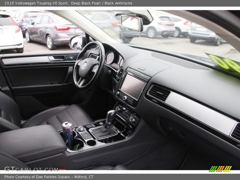 Deep Black Pearl / Black Anthracite 2016 Volkswagen Touareg V6 Sport