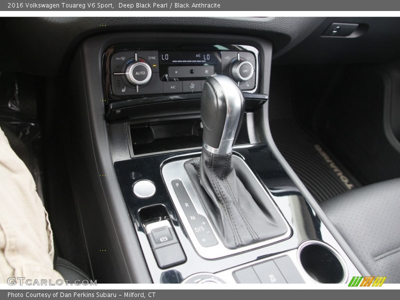 Deep Black Pearl / Black Anthracite 2016 Volkswagen Touareg V6 Sport