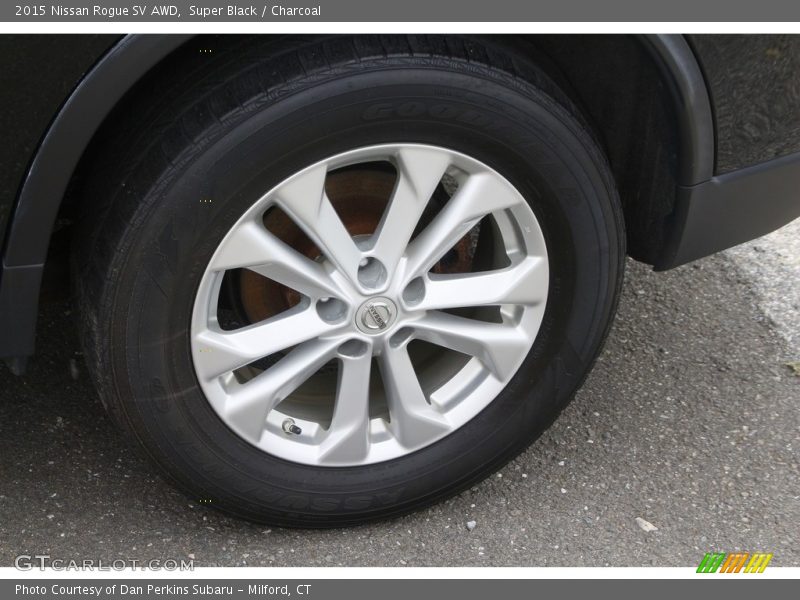Super Black / Charcoal 2015 Nissan Rogue SV AWD