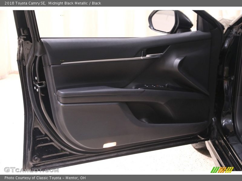 Midnight Black Metallic / Black 2018 Toyota Camry SE