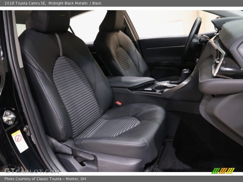 Midnight Black Metallic / Black 2018 Toyota Camry SE