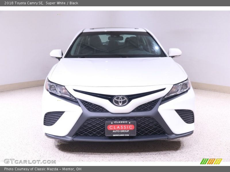 Super White / Black 2018 Toyota Camry SE