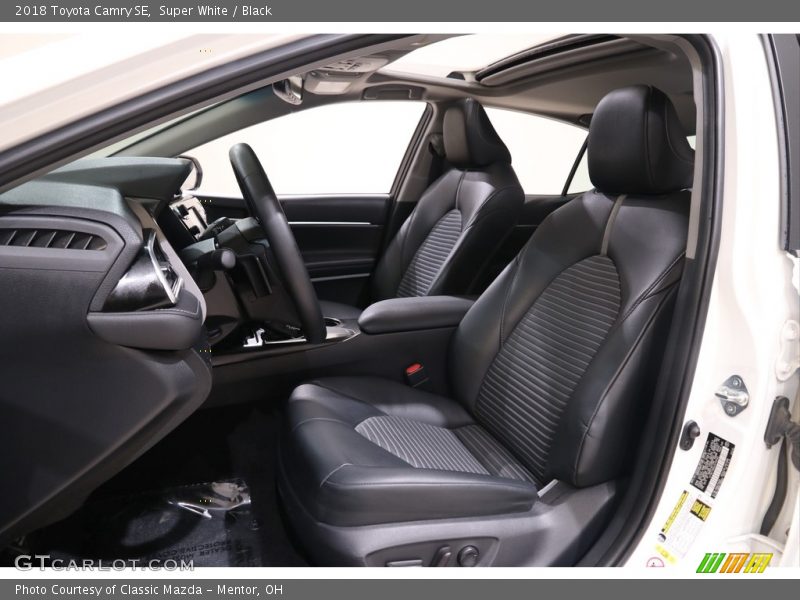 Super White / Black 2018 Toyota Camry SE