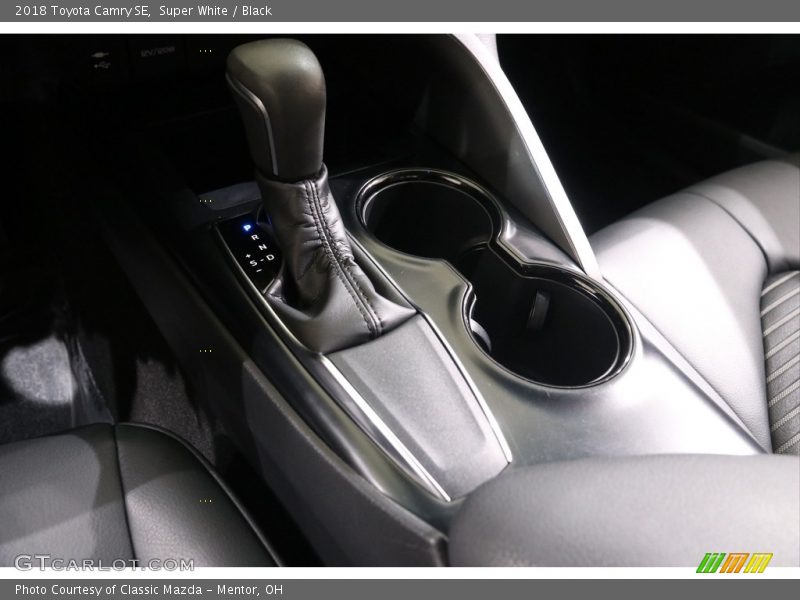 Super White / Black 2018 Toyota Camry SE