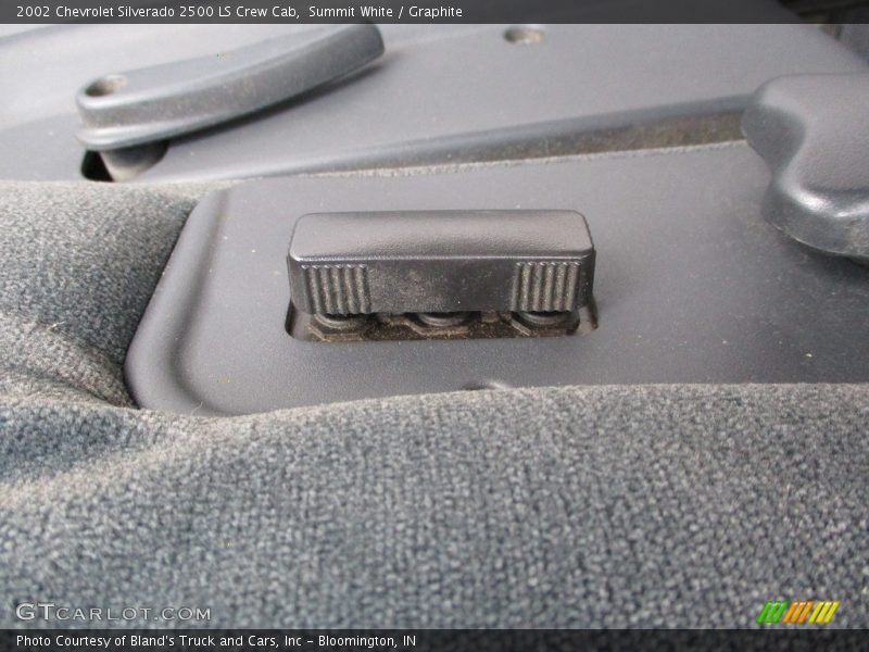 Summit White / Graphite 2002 Chevrolet Silverado 2500 LS Crew Cab