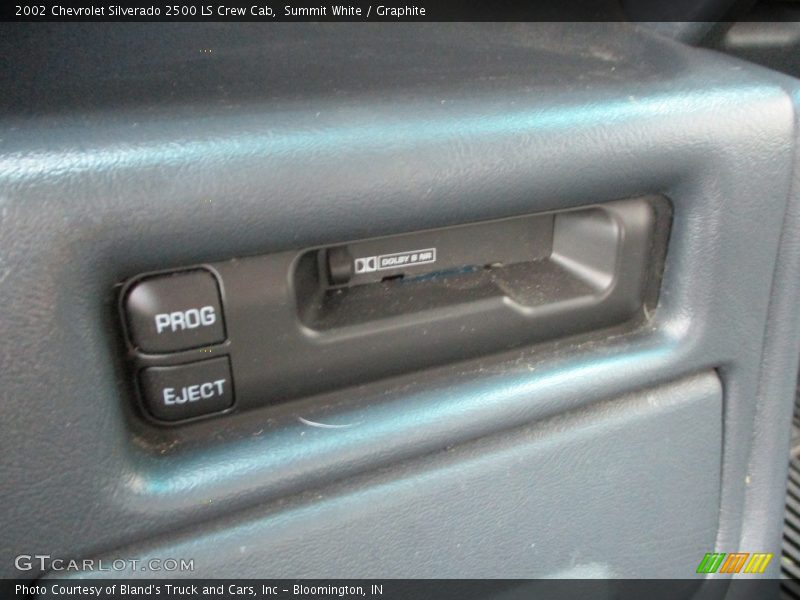 Summit White / Graphite 2002 Chevrolet Silverado 2500 LS Crew Cab