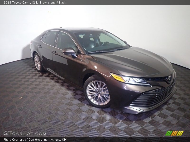 Brownstone / Black 2018 Toyota Camry XLE