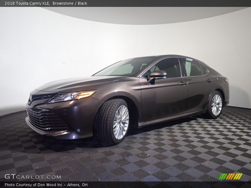 Brownstone / Black 2018 Toyota Camry XLE