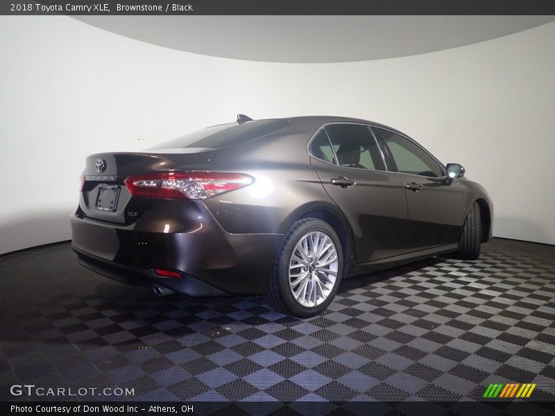 Brownstone / Black 2018 Toyota Camry XLE