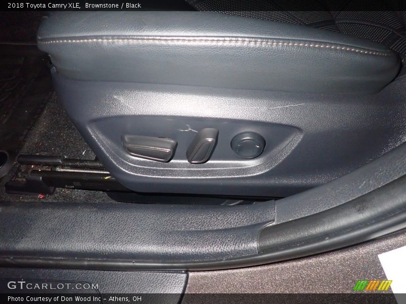 Brownstone / Black 2018 Toyota Camry XLE