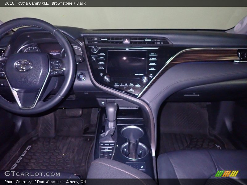 Brownstone / Black 2018 Toyota Camry XLE