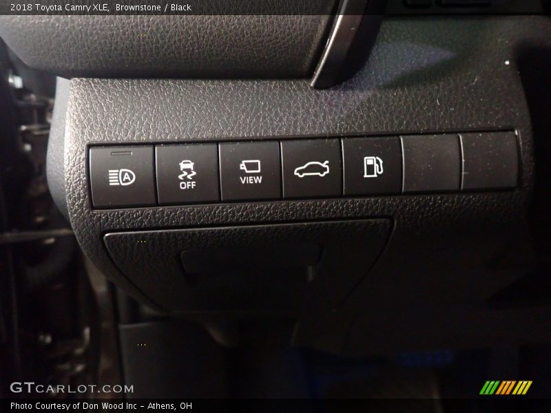 Brownstone / Black 2018 Toyota Camry XLE