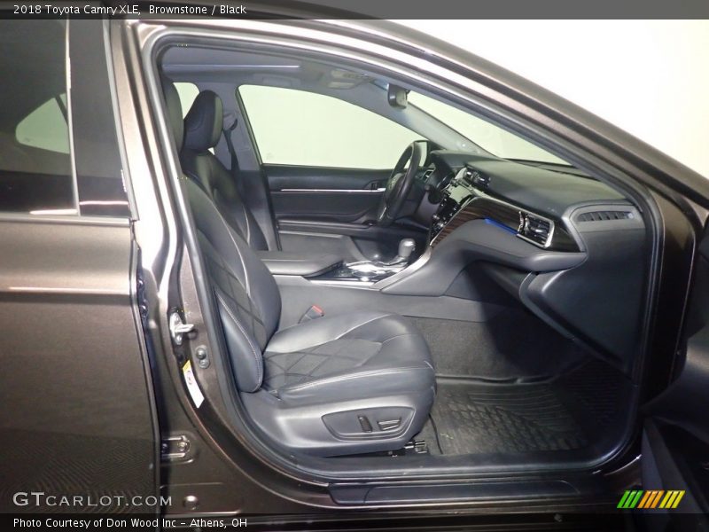 Brownstone / Black 2018 Toyota Camry XLE
