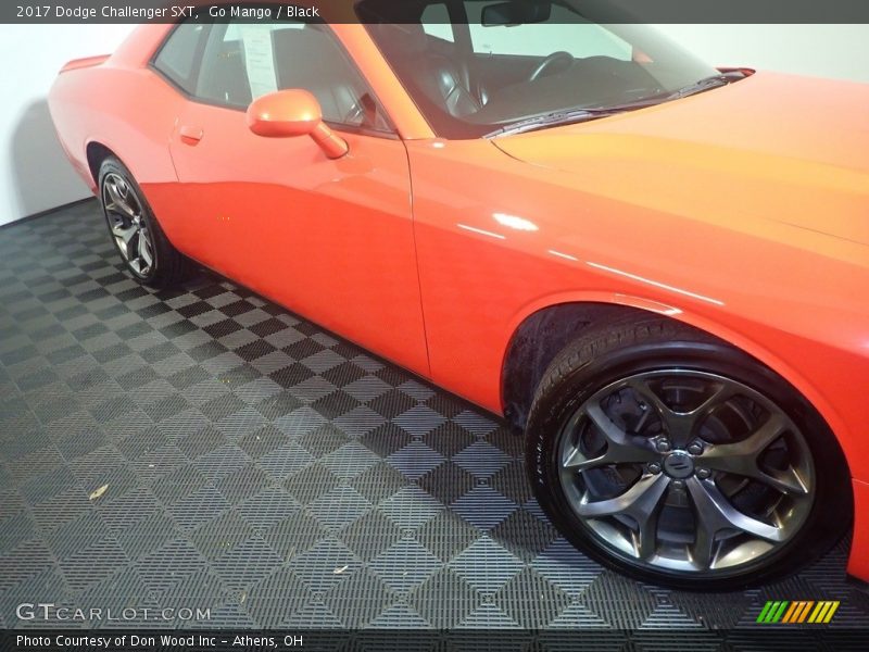 Go Mango / Black 2017 Dodge Challenger SXT