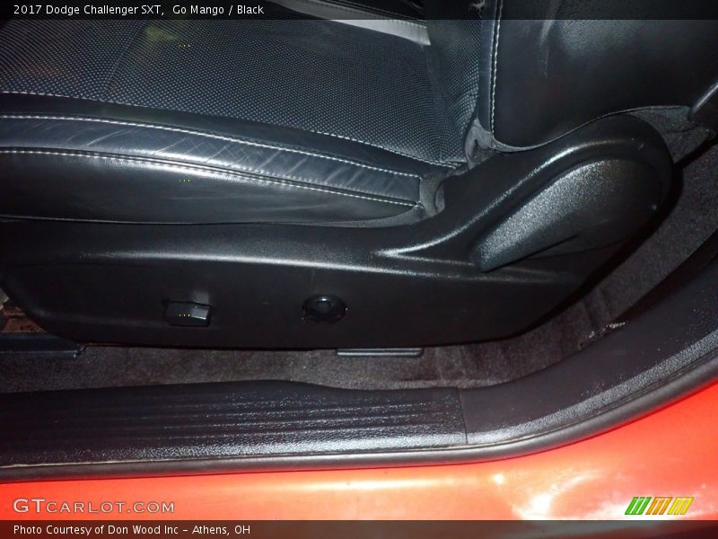 Go Mango / Black 2017 Dodge Challenger SXT